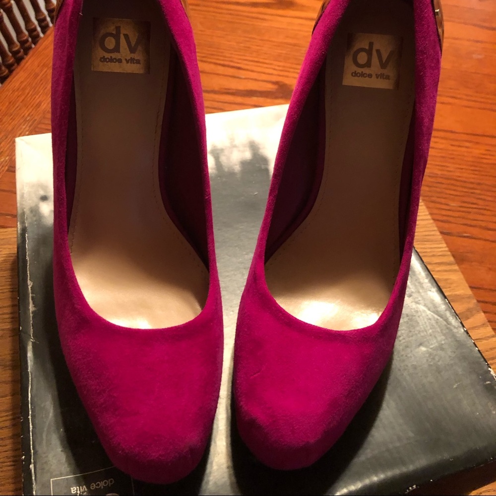 Fuchsia pumps